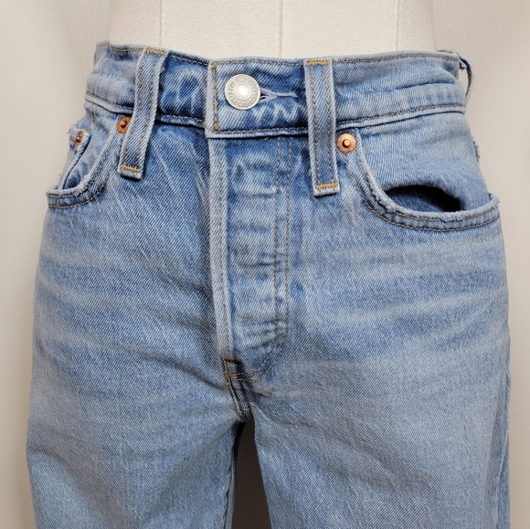 Levi’s Premium Wedgie Straight Jeans Size 27 Button Fly Medium Wash High Rise - Picture 3 of 9